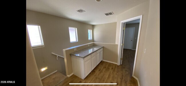 Building Photo - 3775 E Santa Fe Ln