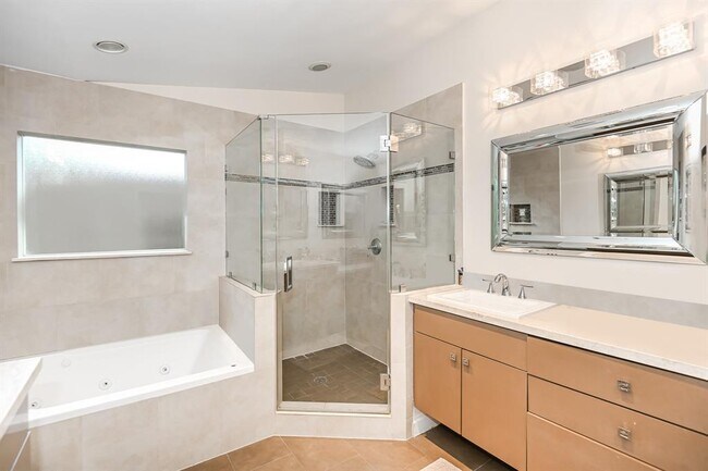 Building Photo - 8911 Birdwood Ct