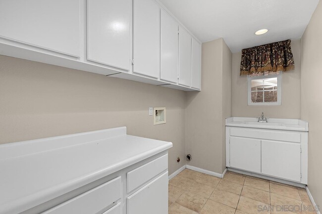 Building Photo - 392 Corte San Rio