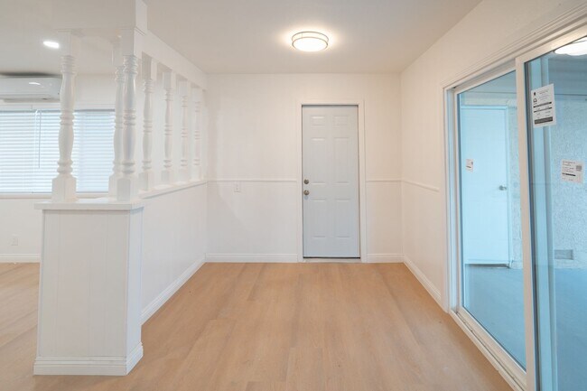 Building Photo - Charming 3 Bedrooms 2 Bathrooms Home $3,30...