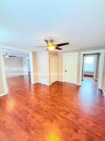 Building Photo - 4443 Elmwood St