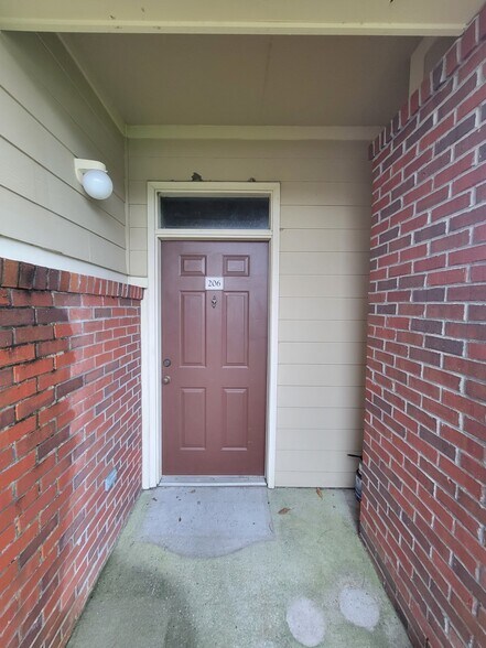 entry - 206 Baldwin Rowe Cir
