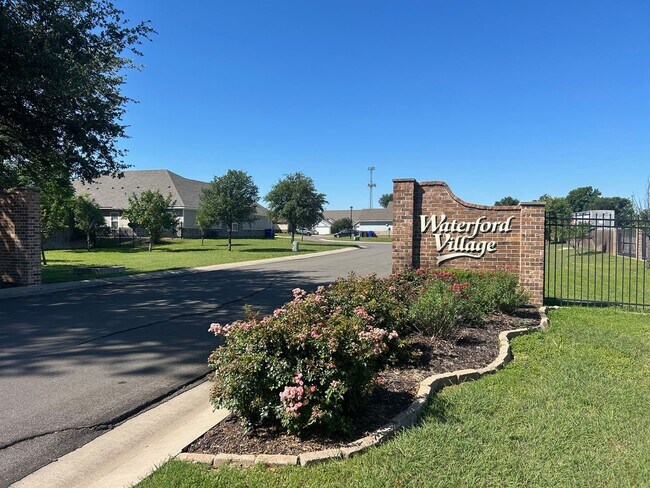Building Photo - Beautifully Maintained 3 Bedroom