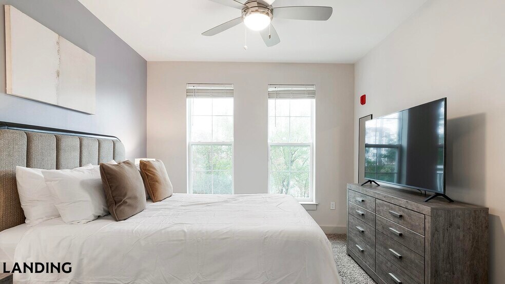 Building Photo - 5885 Lakehurst Dr