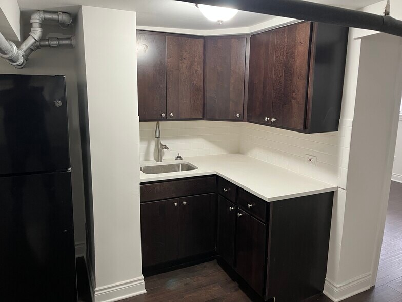 Building Photo - 5487 S Drexel Ave