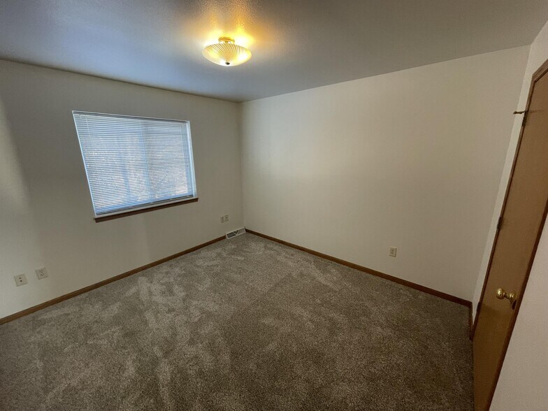 Building Photo - 148 Sater St