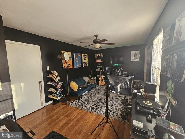 Building Photo - 511 Mt Lubentia W