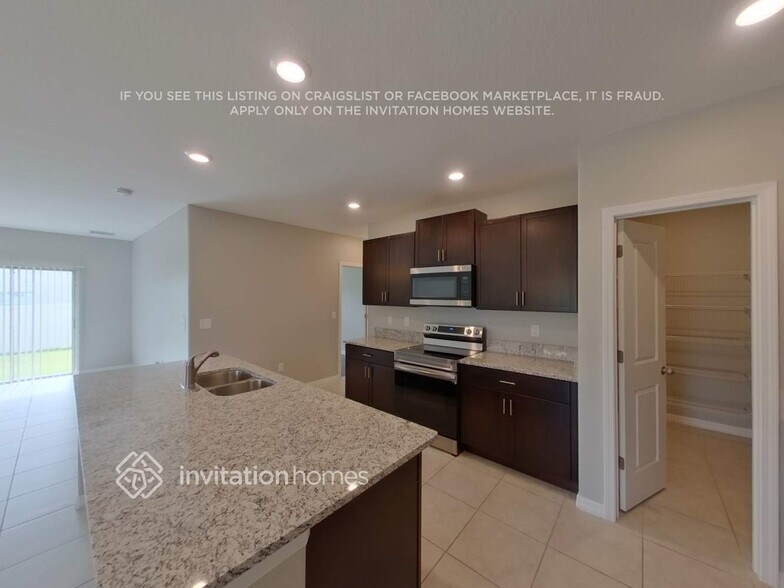 Building Photo - 10231 White Linen Ave