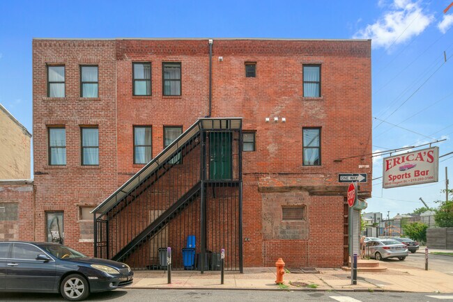 Building Photo - 2049 E Hagert St