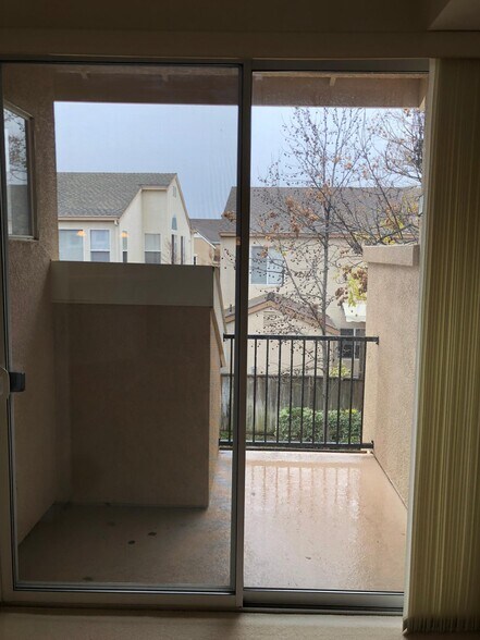 Building Photo - 1094 Esparanza Way
