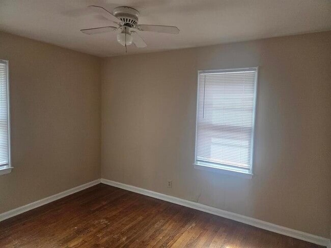 Building Photo - 679 Woodruff Pl E Dr