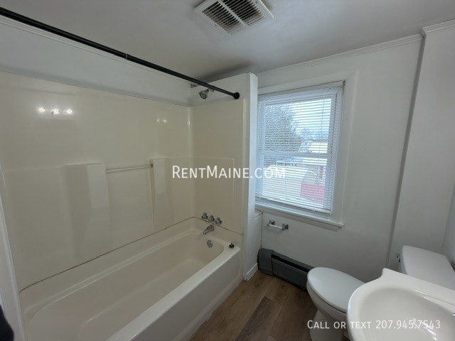 Building Photo - 27 Kineo St