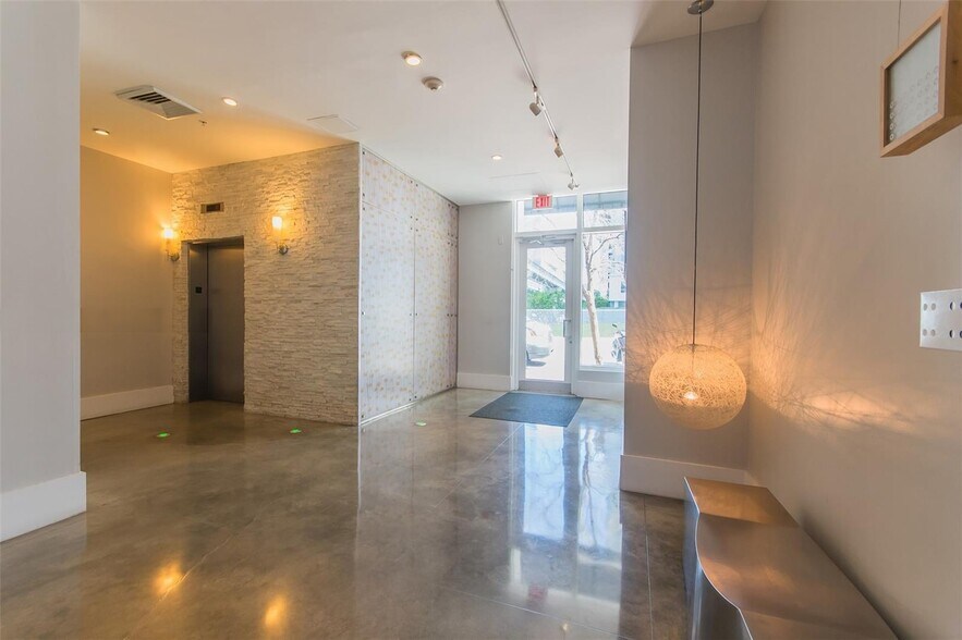 Building Photo - 133 NE 2nd Ave