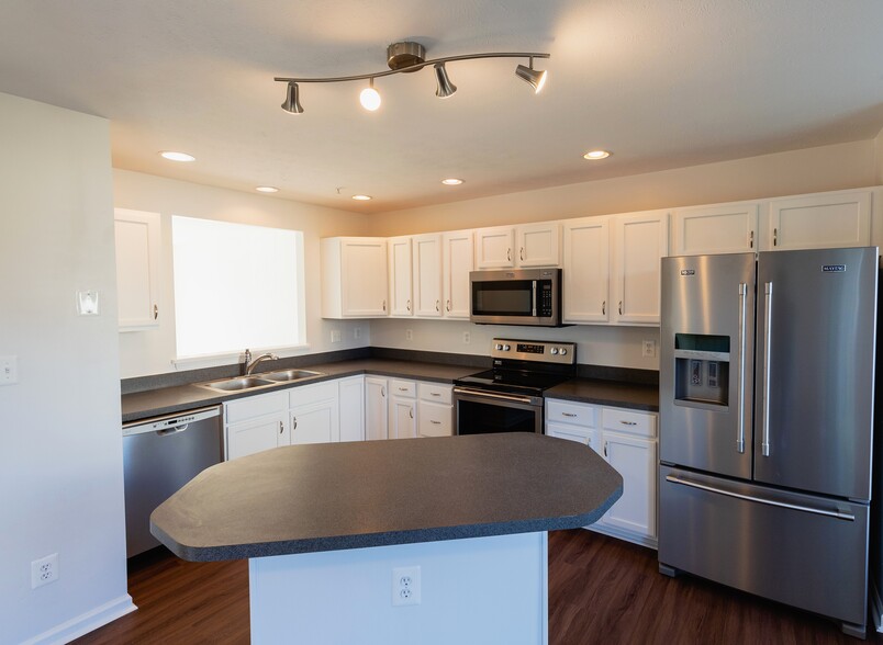 Gorgeous Kitchen - 2039 Mardic Dr