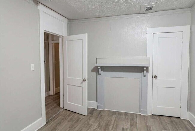 Building Photo - 1111 Henry Ave