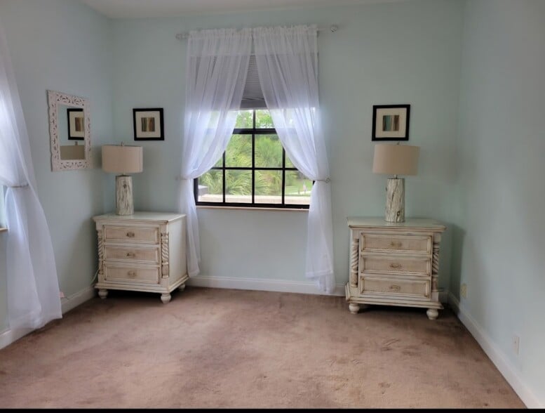 Building Photo - 10608 159th Ct N