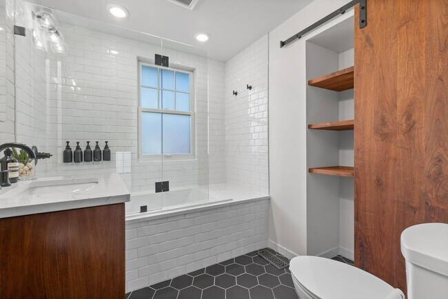 Building Photo - 439 Thurman Ave