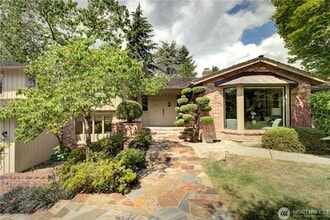 Building Photo - RARE Find House for Rent in Yarrow Point!