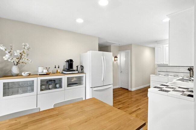 Building Photo - 23 Town Ln