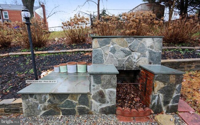 Building Photo - 10804 Drumm Ave