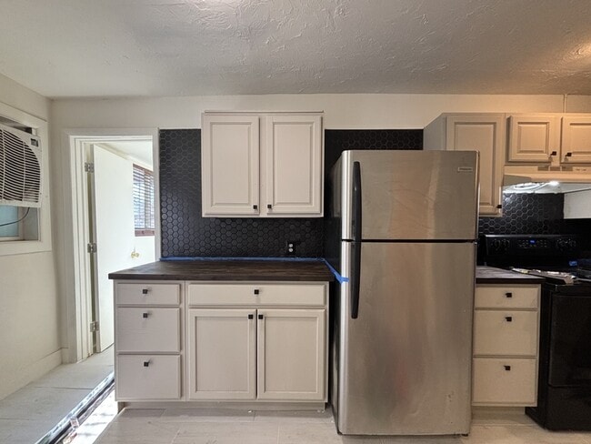 Building Photo - 1395 S 900 E