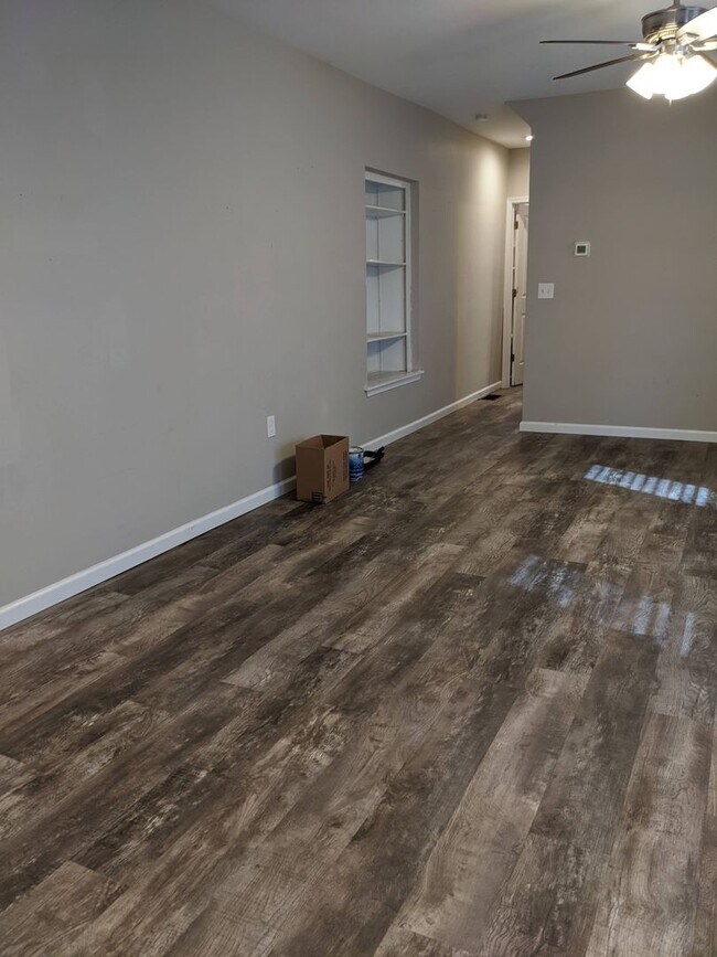 Building Photo - 153 Main St