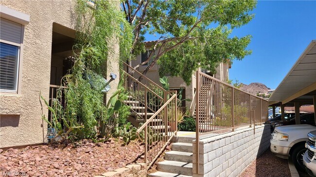 Building Photo - 2110 Los Feliz St