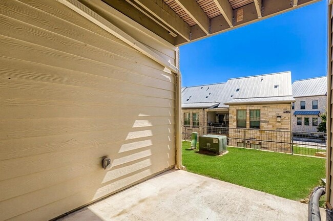 Building Photo - 1213 Highknoll Ln