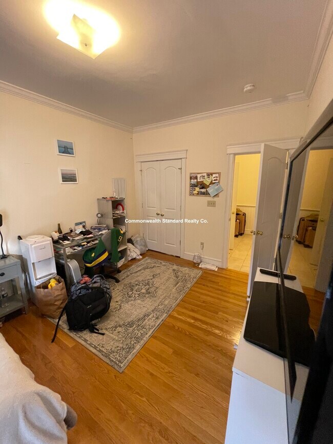 Building Photo - 27 Glenville Ave