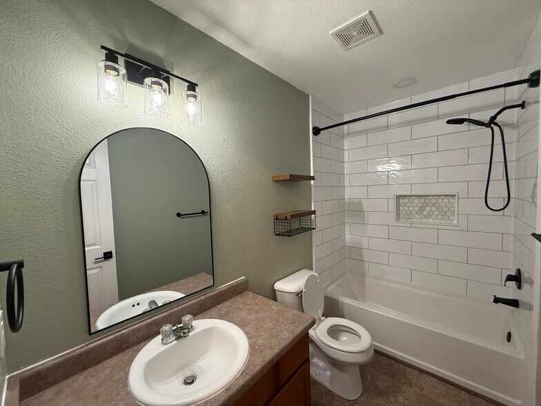 Building Photo - 7672 Fiona Ln