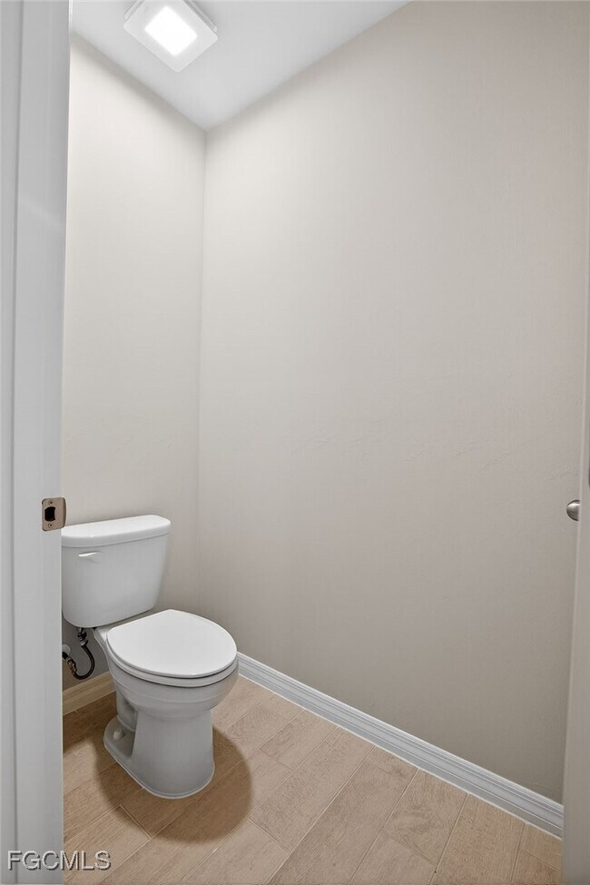 Building Photo - 553 Kingsbury Ln