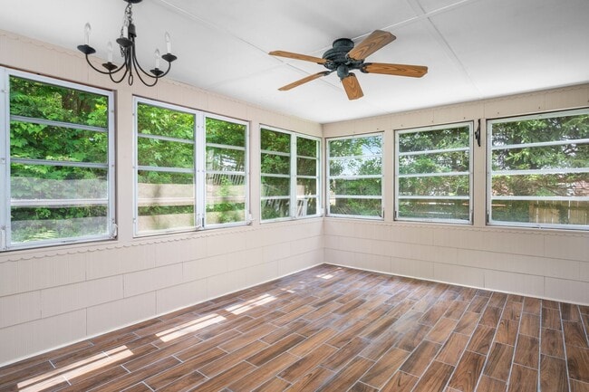 Building Photo - 4-bedroom, 2-bathroom home located in the ...