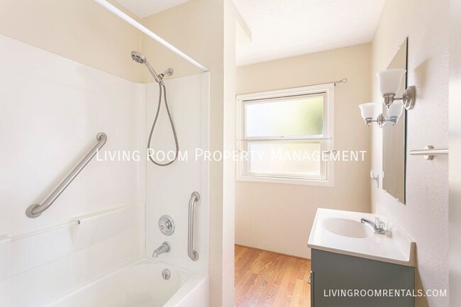 Building Photo - 6738 NE 22nd Ave