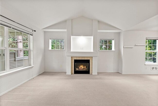 Building Photo - Charming 2 Bed Condo in DuPont | Fresh Pai...