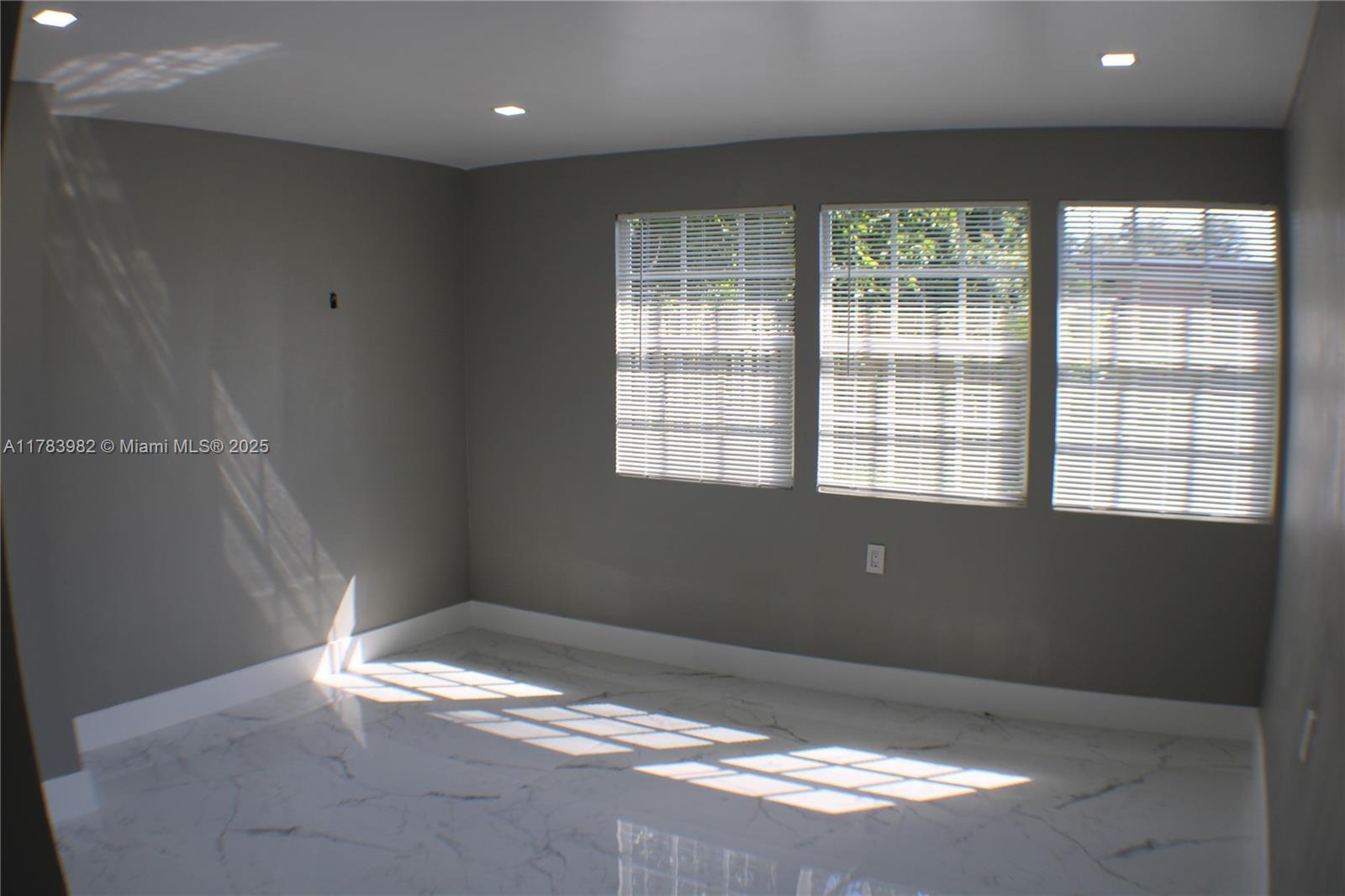 Building Photo - 515 S 61st Ter