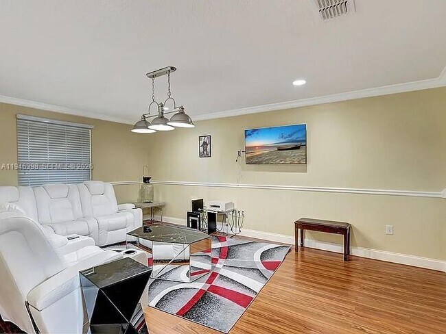 Building Photo - 1018 SW Eckard Ave