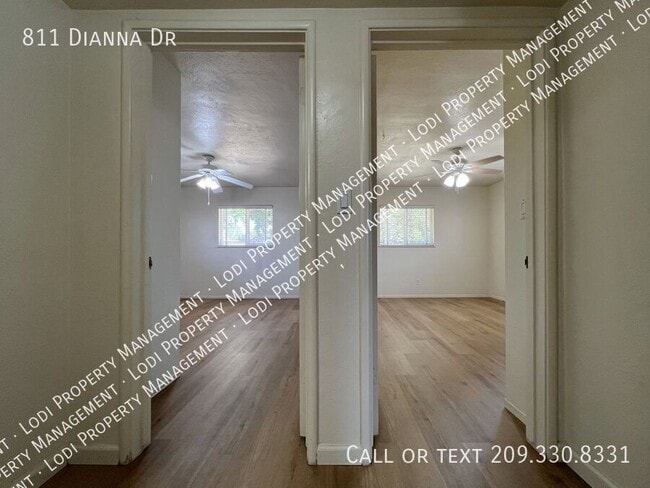 Building Photo - 811 Dianna Dr