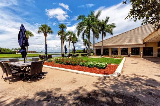 Building Photo - 2700 Cove Cay Dr