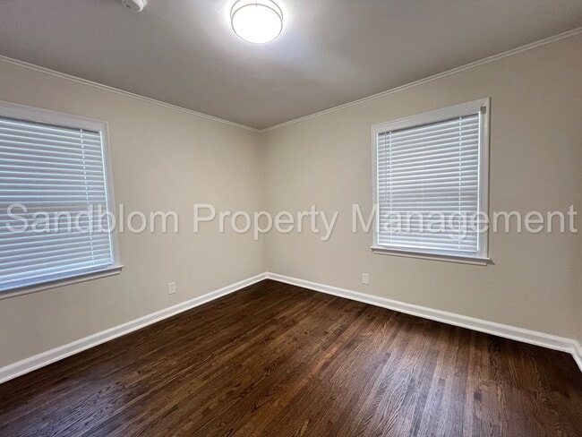 Building Photo - For Lease | $1300 Rent | Available Now!