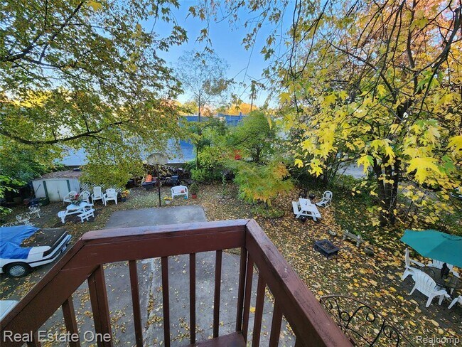 Building Photo - 400 Stratford Rd