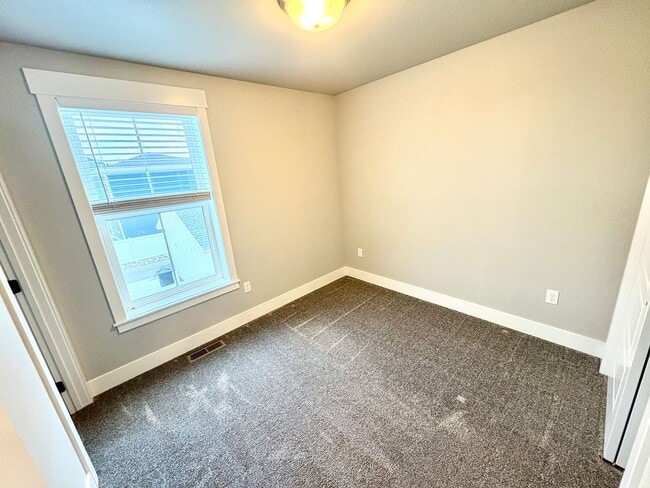 Building Photo - 2 Bedroom 2.5 Bathroom Duplex in the Annaf...