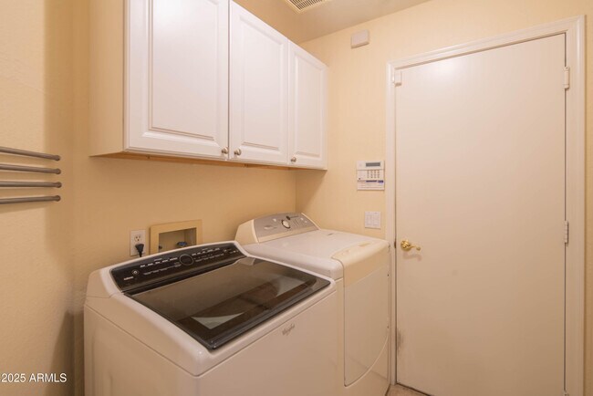 Building Photo - 9264 E Blanche Dr