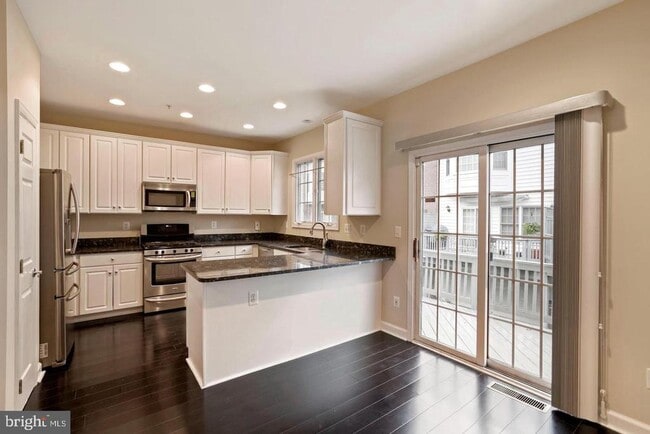 Building Photo - 8878 Ashgrove House Ln