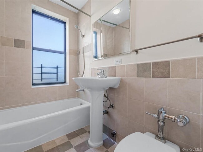 Building Photo - 100-25 Queens Blvd