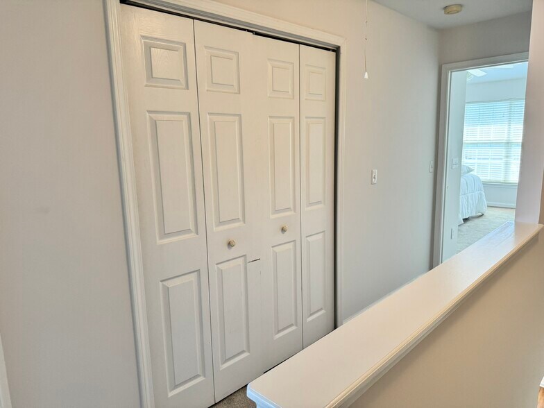 Laundry - 612 Graythorn Ln