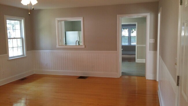 Building Photo - Merry Oaks