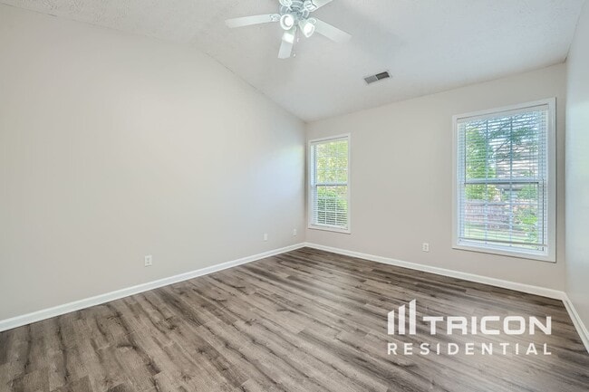 Building Photo - 733 Winbrook Dr