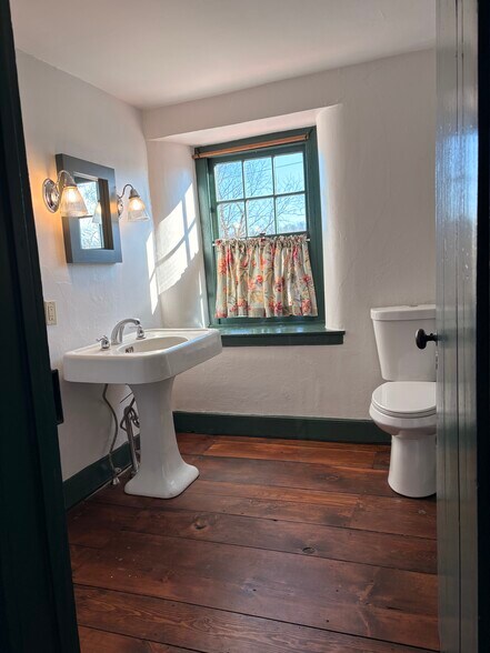 Bathroom - 3380 Coventryville Rd