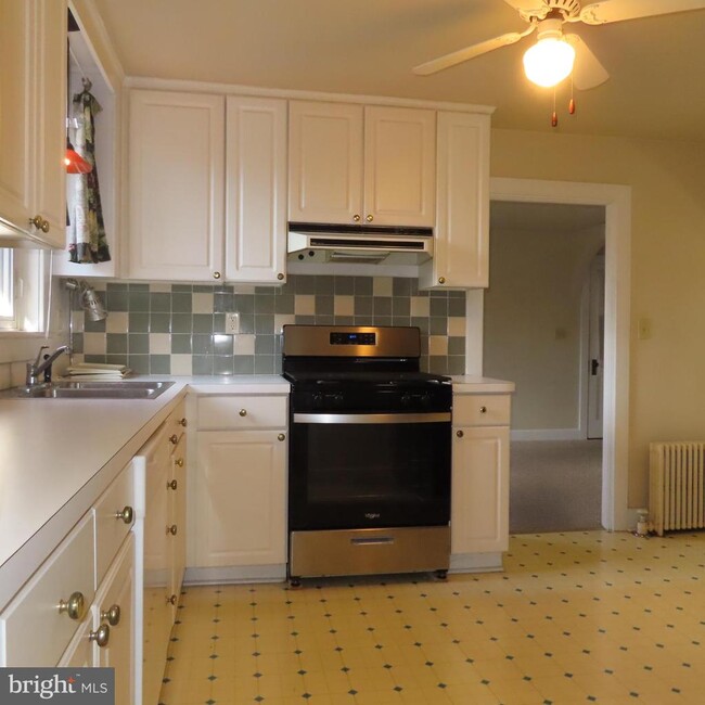 Building Photo - 304 S Coldbrook Ave