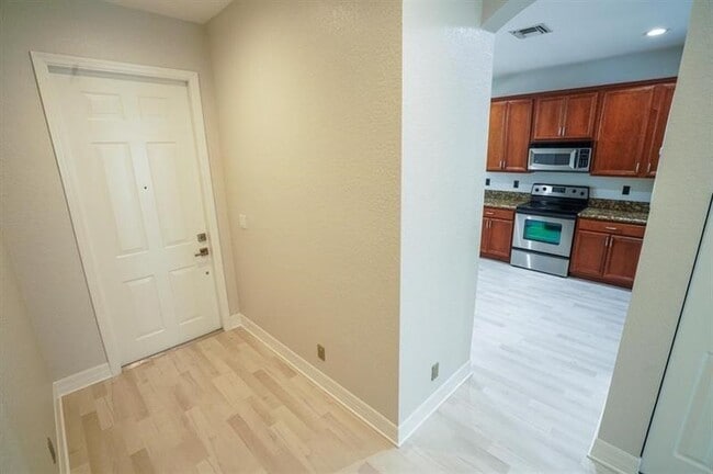 Building Photo - 981 NW 18th Ave